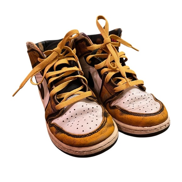 Air Jordan 1 Mid SE Lakers Yellow Black White High Top Sneakers - Picture 2 of 10